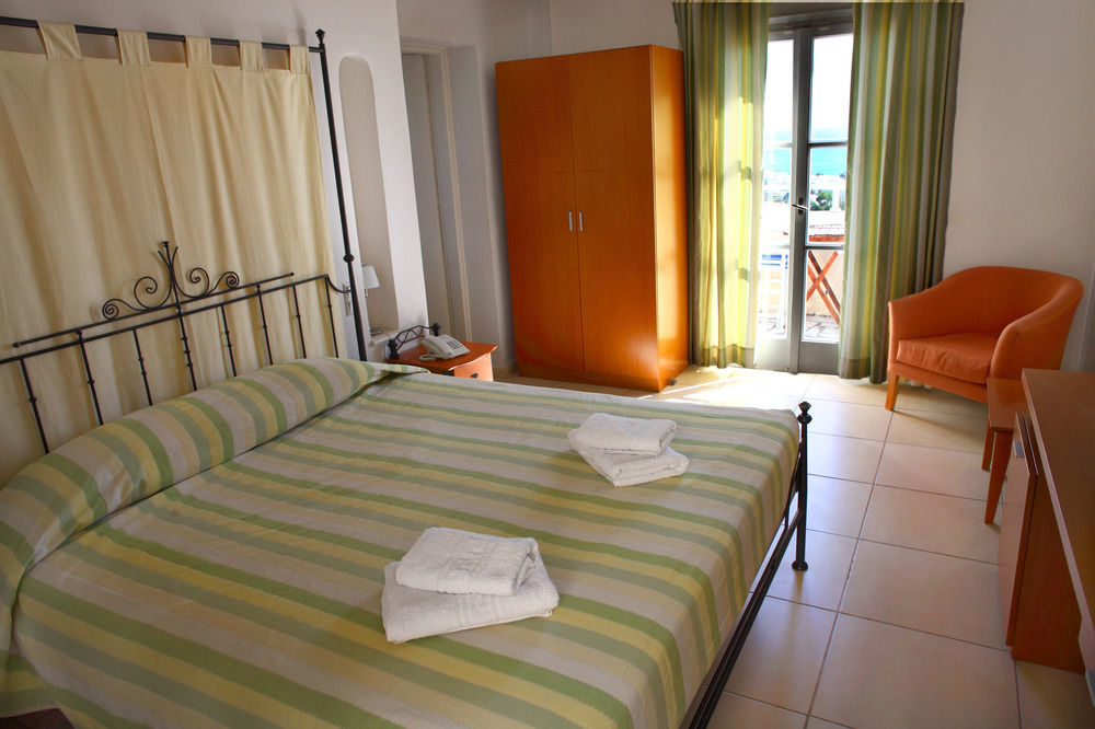 Hotel Terra Blue Santorini Kamári Esterno foto